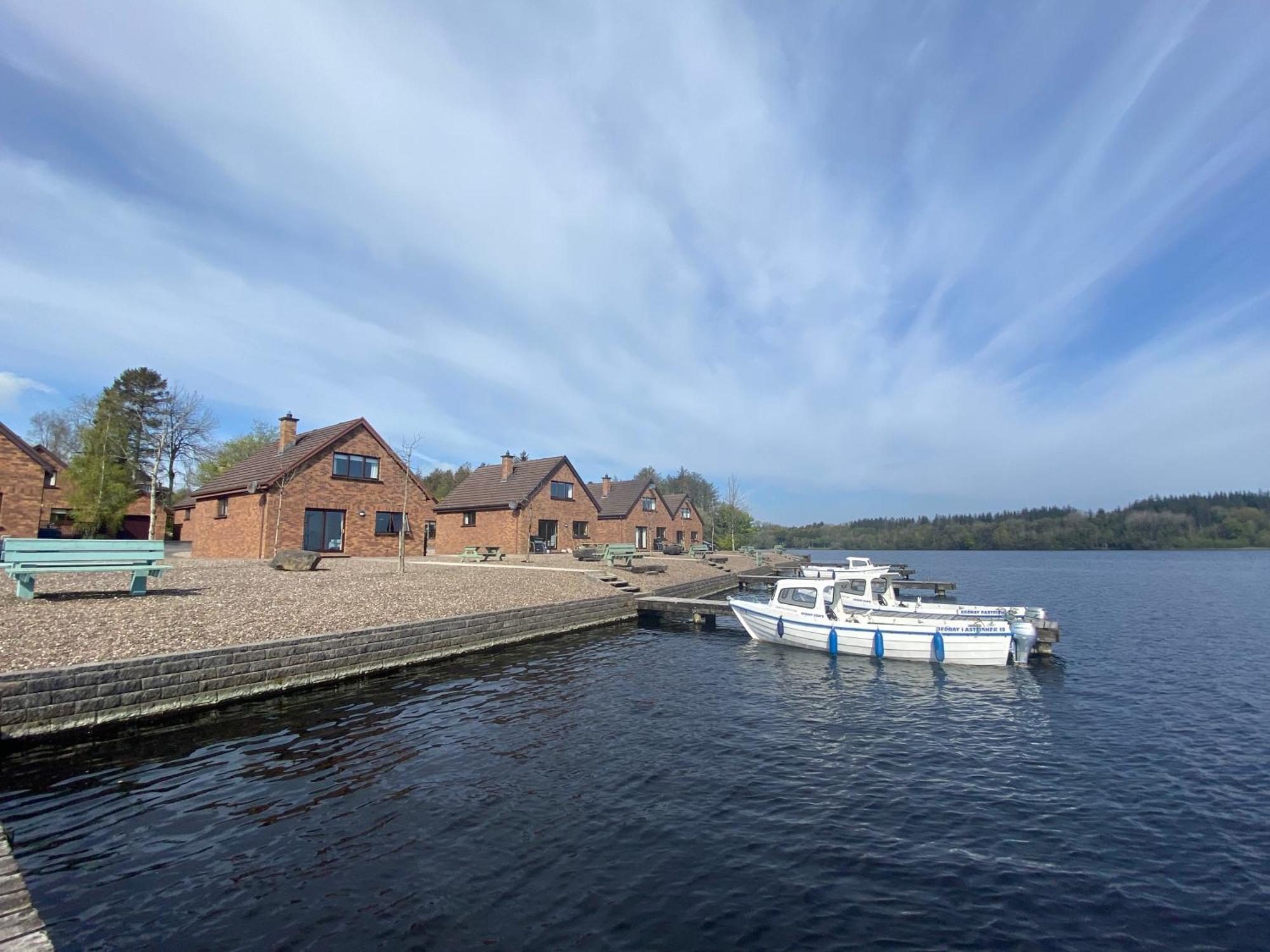 Tullybay Holiday Lodges Енискилен Екстериор снимка
